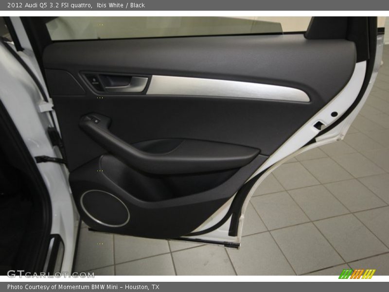 Ibis White / Black 2012 Audi Q5 3.2 FSI quattro