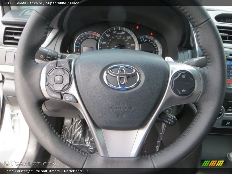 Super White / Black 2013 Toyota Camry SE