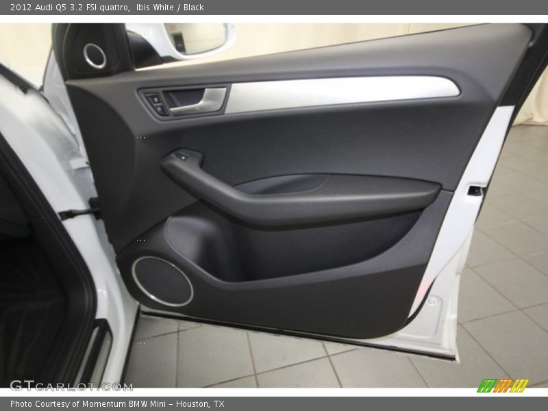 Ibis White / Black 2012 Audi Q5 3.2 FSI quattro