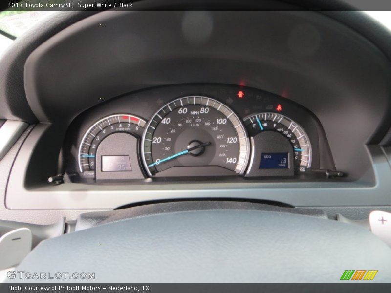 Super White / Black 2013 Toyota Camry SE