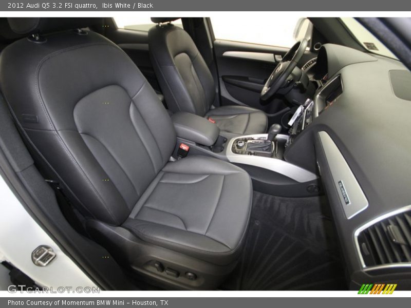 Ibis White / Black 2012 Audi Q5 3.2 FSI quattro