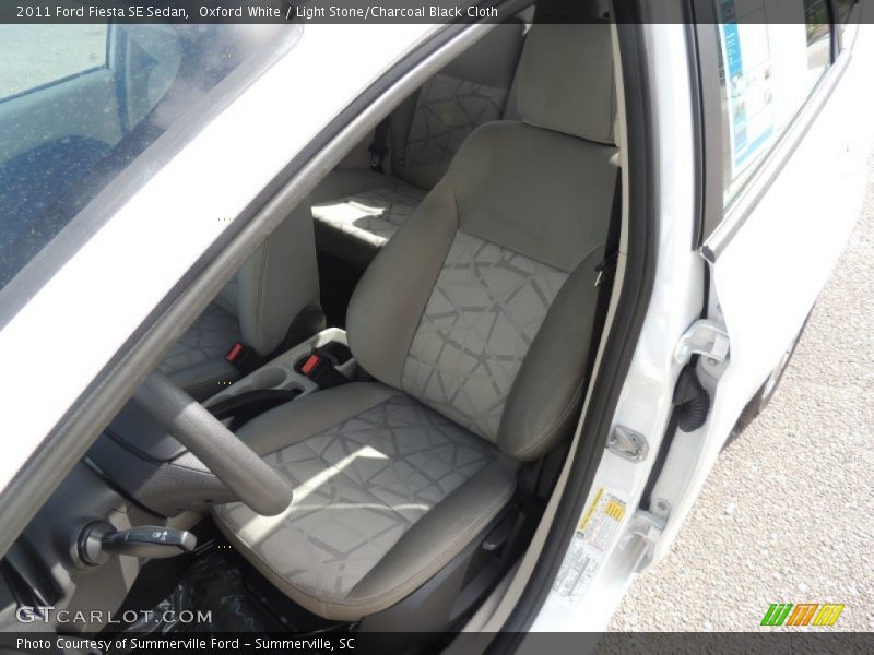 Oxford White / Light Stone/Charcoal Black Cloth 2011 Ford Fiesta SE Sedan