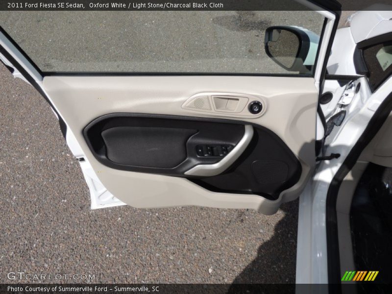 Oxford White / Light Stone/Charcoal Black Cloth 2011 Ford Fiesta SE Sedan