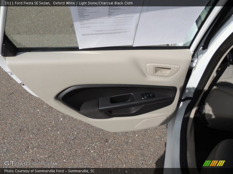 Oxford White / Light Stone/Charcoal Black Cloth 2011 Ford Fiesta SE Sedan