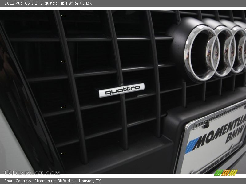 Ibis White / Black 2012 Audi Q5 3.2 FSI quattro