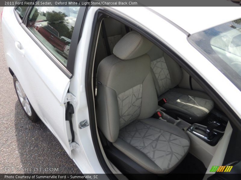 Oxford White / Light Stone/Charcoal Black Cloth 2011 Ford Fiesta SE Sedan