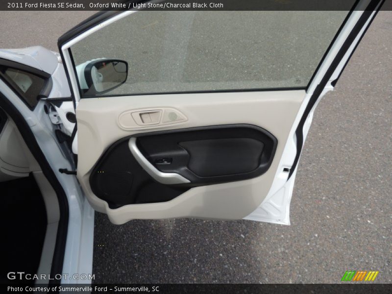 Oxford White / Light Stone/Charcoal Black Cloth 2011 Ford Fiesta SE Sedan
