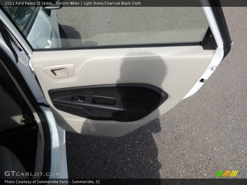 Oxford White / Light Stone/Charcoal Black Cloth 2011 Ford Fiesta SE Sedan