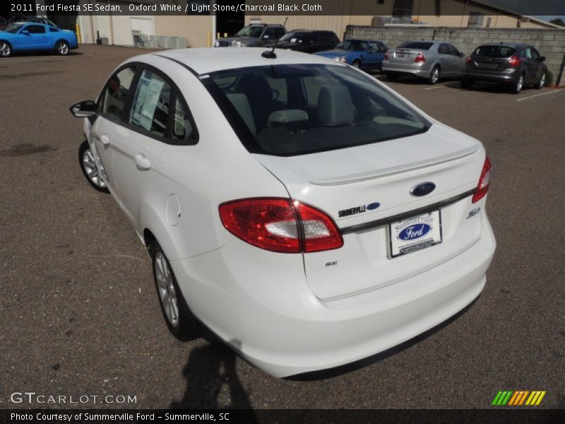 Oxford White / Light Stone/Charcoal Black Cloth 2011 Ford Fiesta SE Sedan