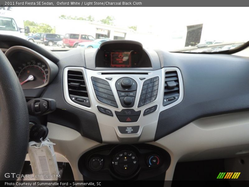 Oxford White / Light Stone/Charcoal Black Cloth 2011 Ford Fiesta SE Sedan