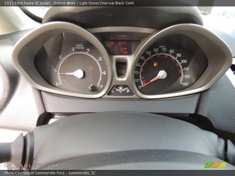 Oxford White / Light Stone/Charcoal Black Cloth 2011 Ford Fiesta SE Sedan