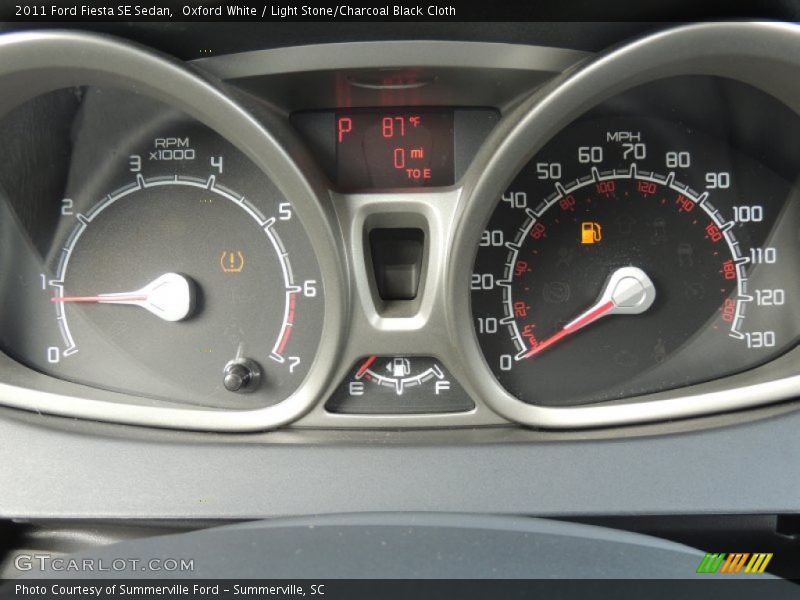 Oxford White / Light Stone/Charcoal Black Cloth 2011 Ford Fiesta SE Sedan