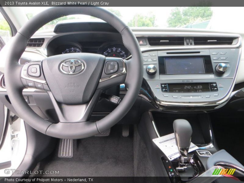 Blizzard White Pearl / Light Gray 2013 Toyota Avalon XLE