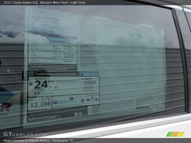 Blizzard White Pearl / Light Gray 2013 Toyota Avalon XLE