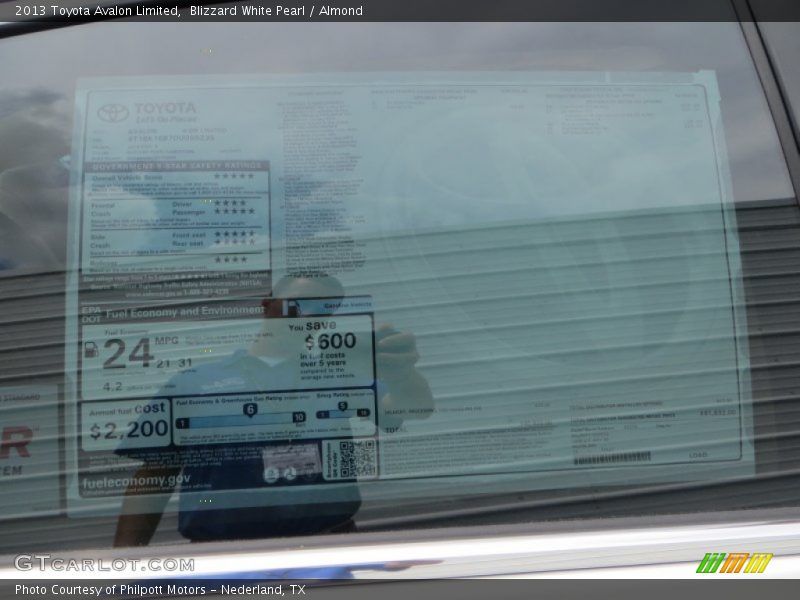 Blizzard White Pearl / Almond 2013 Toyota Avalon Limited