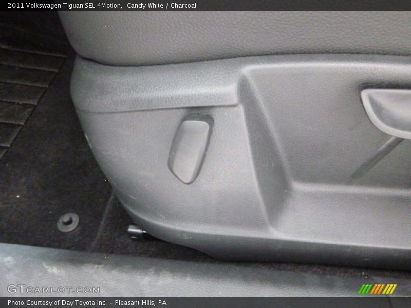 Candy White / Charcoal 2011 Volkswagen Tiguan SEL 4Motion