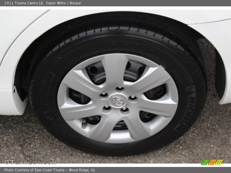 Super White / Bisque 2011 Toyota Camry LE