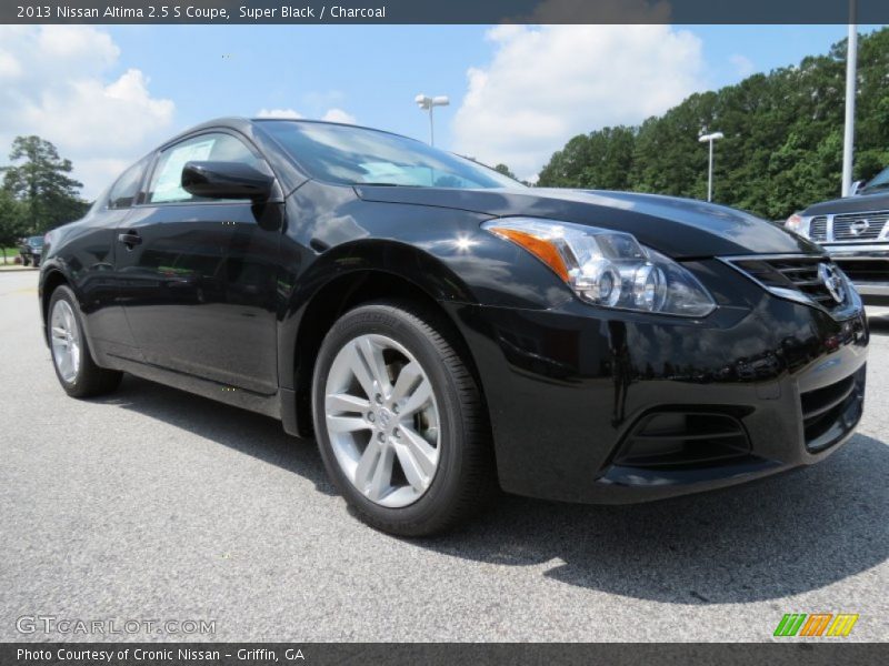 Front 3/4 View of 2013 Altima 2.5 S Coupe
