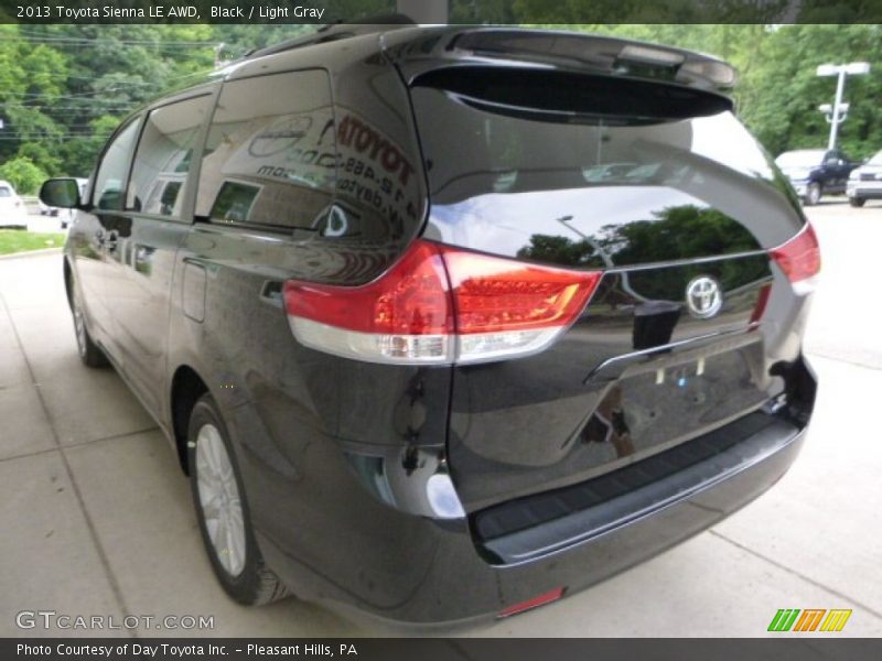 Black / Light Gray 2013 Toyota Sienna LE AWD