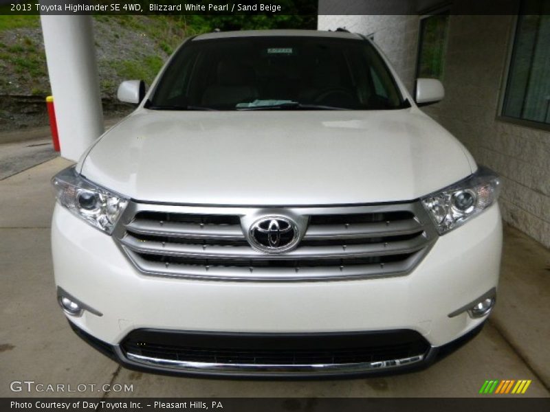 Blizzard White Pearl / Sand Beige 2013 Toyota Highlander SE 4WD