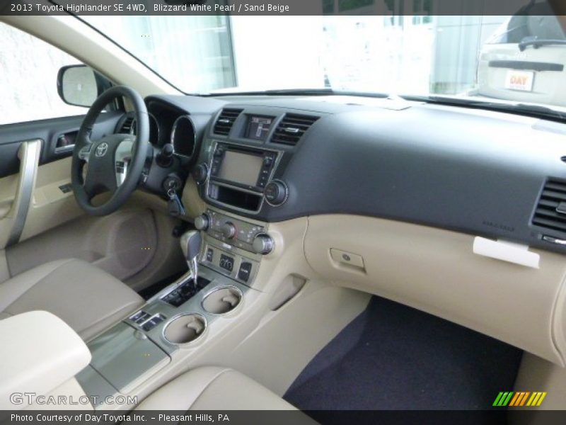 Blizzard White Pearl / Sand Beige 2013 Toyota Highlander SE 4WD