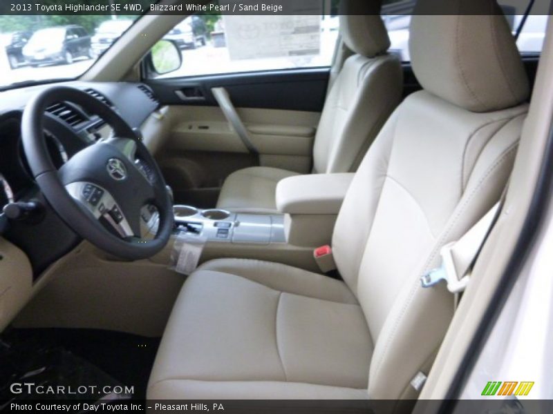 Blizzard White Pearl / Sand Beige 2013 Toyota Highlander SE 4WD