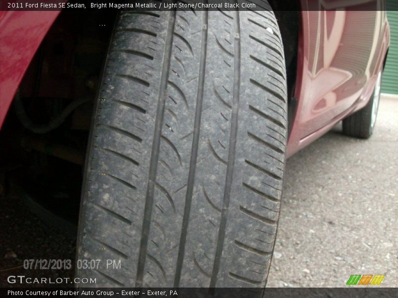 Bright Magenta Metallic / Light Stone/Charcoal Black Cloth 2011 Ford Fiesta SE Sedan