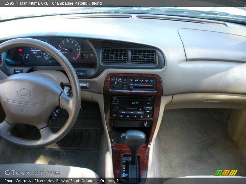 Champagne Metallic / Blond 1999 Nissan Altima GXE