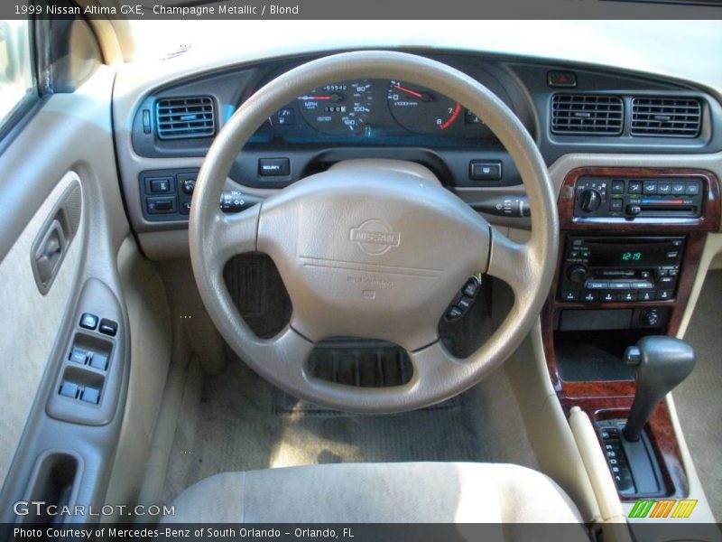 Champagne Metallic / Blond 1999 Nissan Altima GXE
