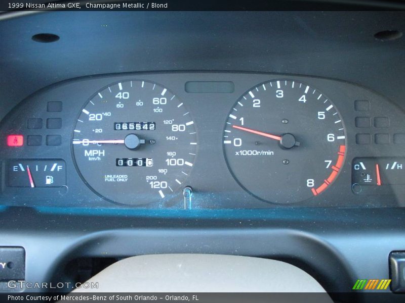 Champagne Metallic / Blond 1999 Nissan Altima GXE