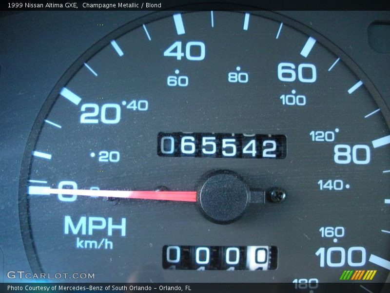 Champagne Metallic / Blond 1999 Nissan Altima GXE