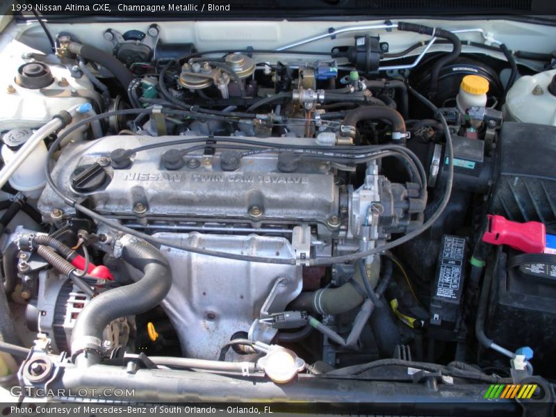 Champagne Metallic / Blond 1999 Nissan Altima GXE