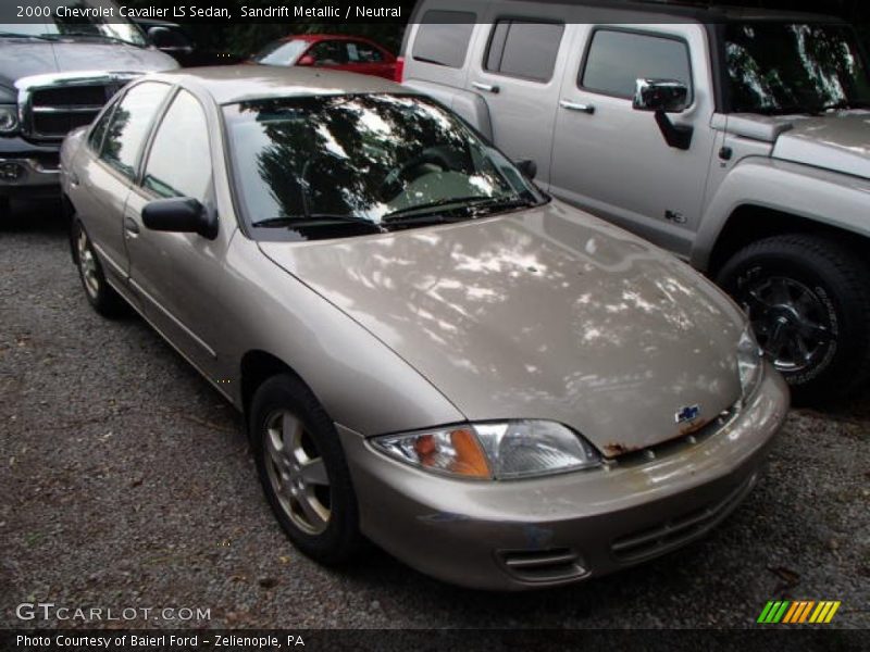 Front 3/4 View of 2000 Cavalier LS Sedan
