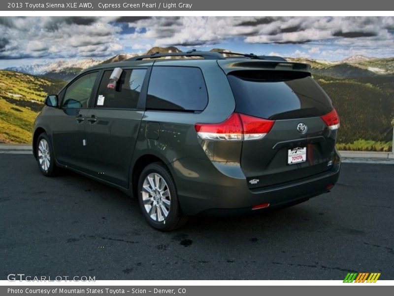 Cypress Green Pearl / Light Gray 2013 Toyota Sienna XLE AWD