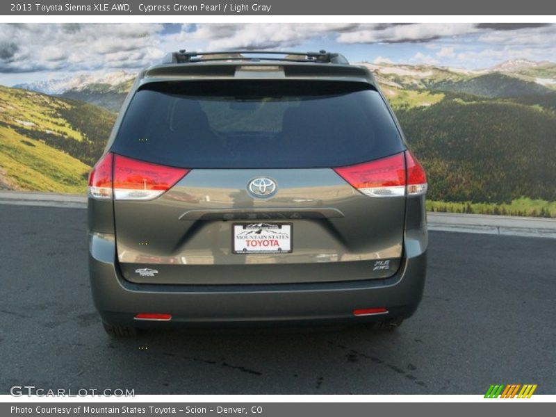Cypress Green Pearl / Light Gray 2013 Toyota Sienna XLE AWD