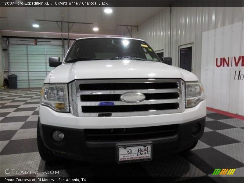 Oxford White / Charcoal Black 2007 Ford Expedition XLT