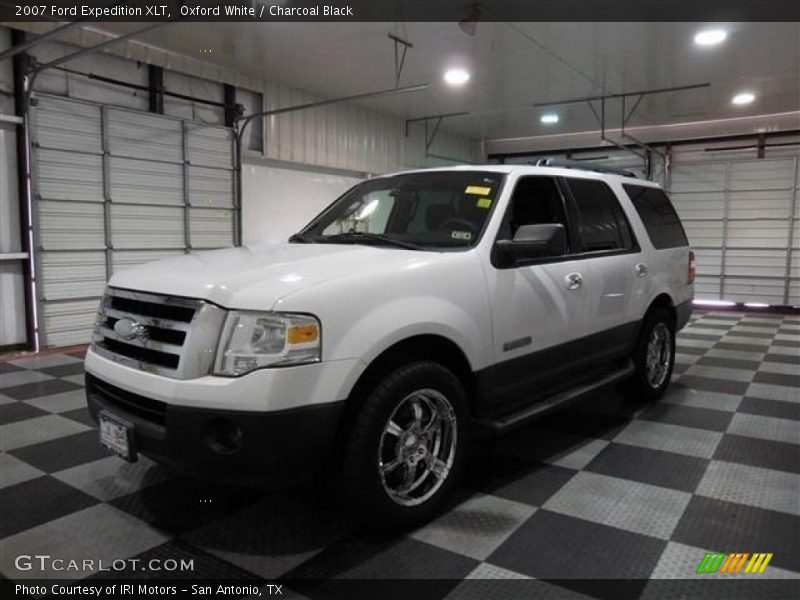 Oxford White / Charcoal Black 2007 Ford Expedition XLT