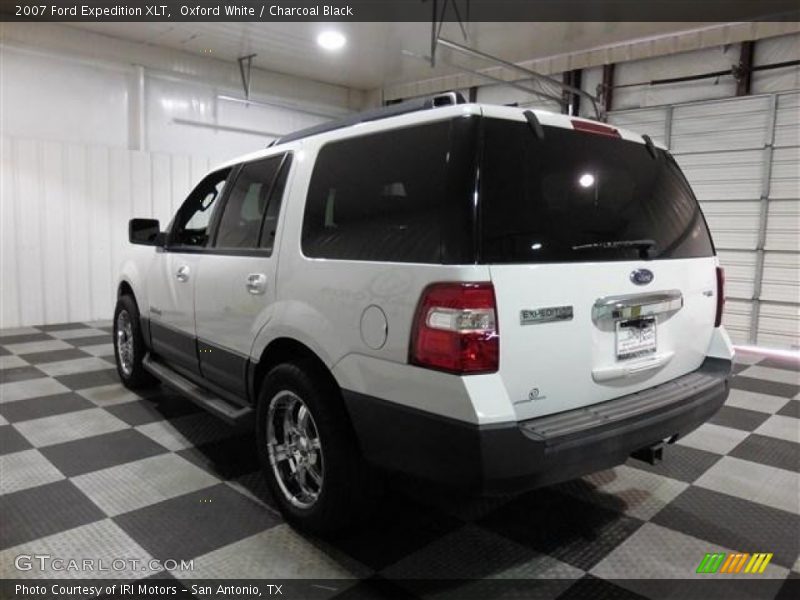 Oxford White / Charcoal Black 2007 Ford Expedition XLT
