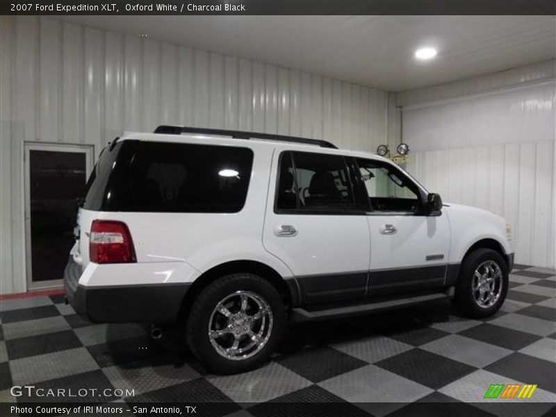 Oxford White / Charcoal Black 2007 Ford Expedition XLT