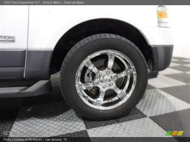 Oxford White / Charcoal Black 2007 Ford Expedition XLT