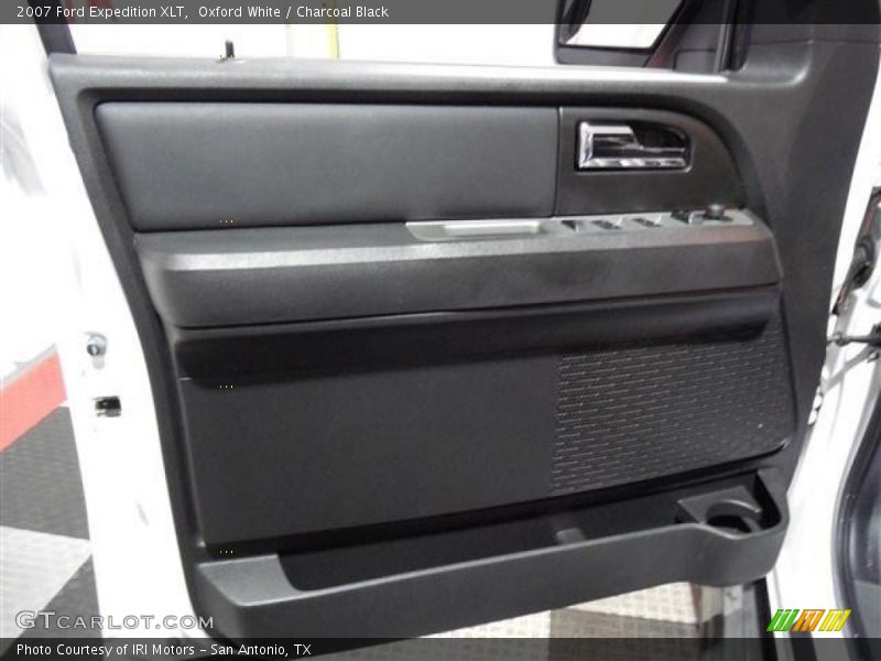 Oxford White / Charcoal Black 2007 Ford Expedition XLT