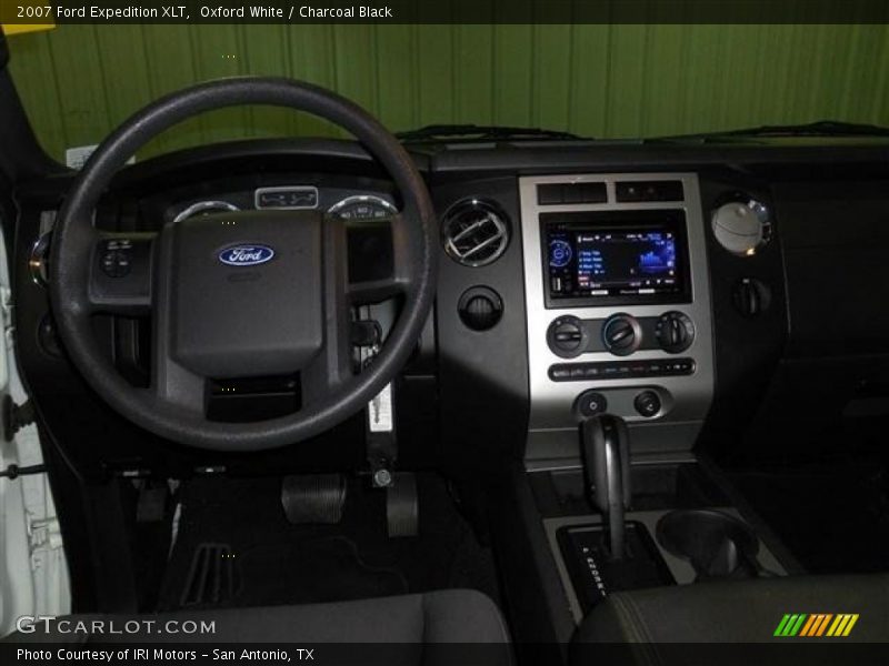 Oxford White / Charcoal Black 2007 Ford Expedition XLT