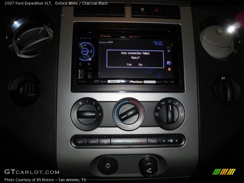 Oxford White / Charcoal Black 2007 Ford Expedition XLT