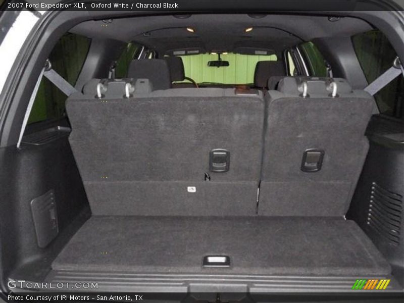 Oxford White / Charcoal Black 2007 Ford Expedition XLT