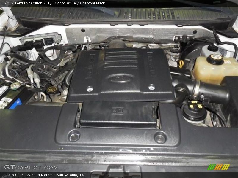 Oxford White / Charcoal Black 2007 Ford Expedition XLT