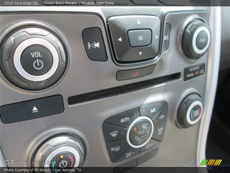 Tuxedo Black Metallic / Medium Light Stone 2013 Ford Edge SEL