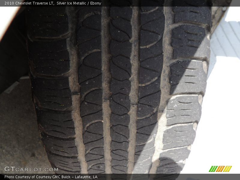 Silver Ice Metallic / Ebony 2010 Chevrolet Traverse LT