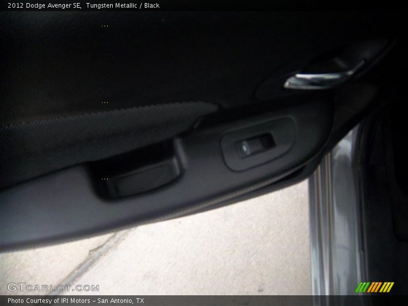 Tungsten Metallic / Black 2012 Dodge Avenger SE