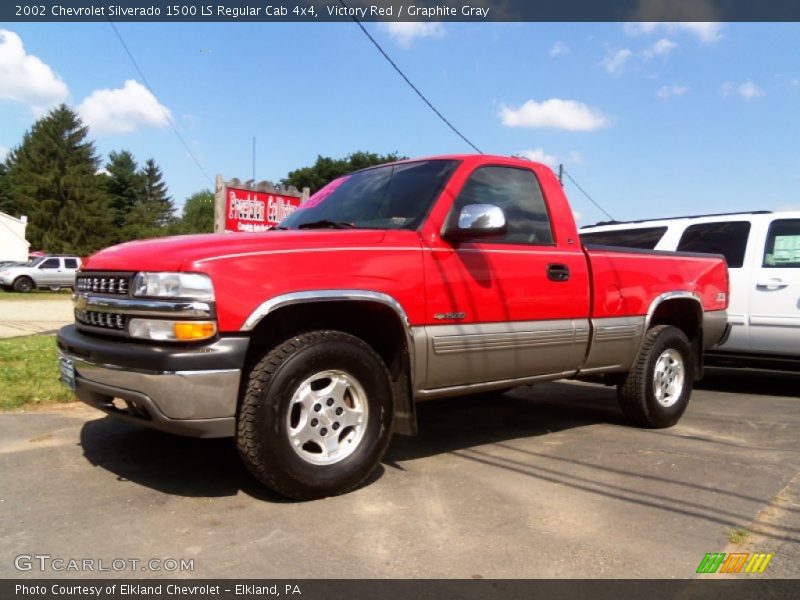 Victory Red / Graphite Gray 2002 Chevrolet Silverado 1500 LS Regular Cab 4x4