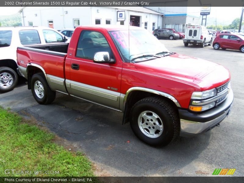 Victory Red / Graphite Gray 2002 Chevrolet Silverado 1500 LS Regular Cab 4x4